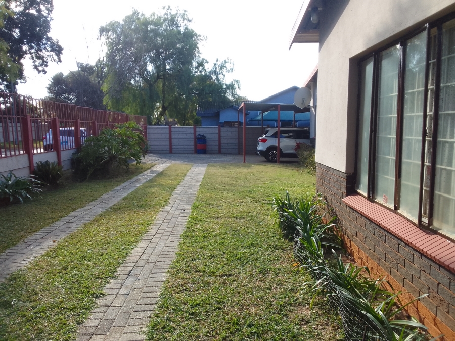 4 Bedroom Property for Sale in Geelhoutpark North West